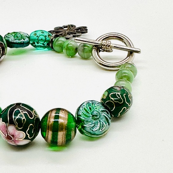Green Cloisonné Glass Clover Bead Bracelet - Picture 3 of 12